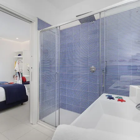 Yourhome - Sersale Pensionat 4*